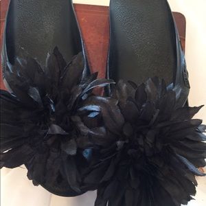 Black Crocs w/ Flower Waterproof Sz7 NWOT